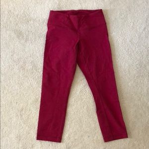 Size 4, red crop Lulu legging, never worn